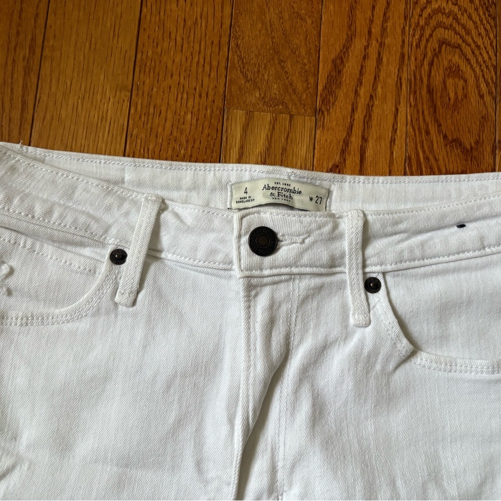 A&F - Shorts - Picture 3 of 3